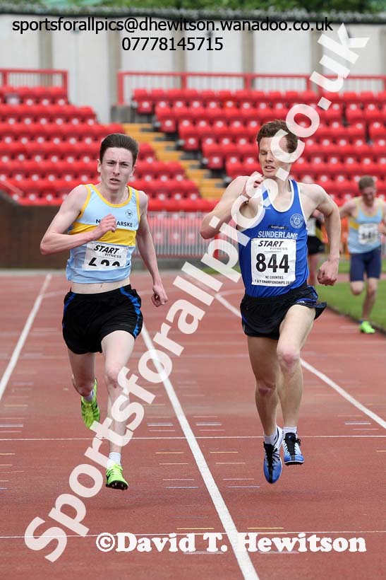 Dean Newton (New Marske) outsprints Nathan Reed (Sunderland) for 3rd place in the senior mens 5000 metres at the North Eastern Championships, Gateshead International Stadium.  Photos: David T. Hewitson/Sports for All Pics